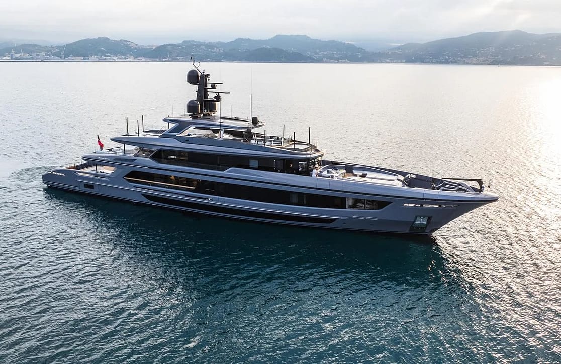 An image of Akula yacht