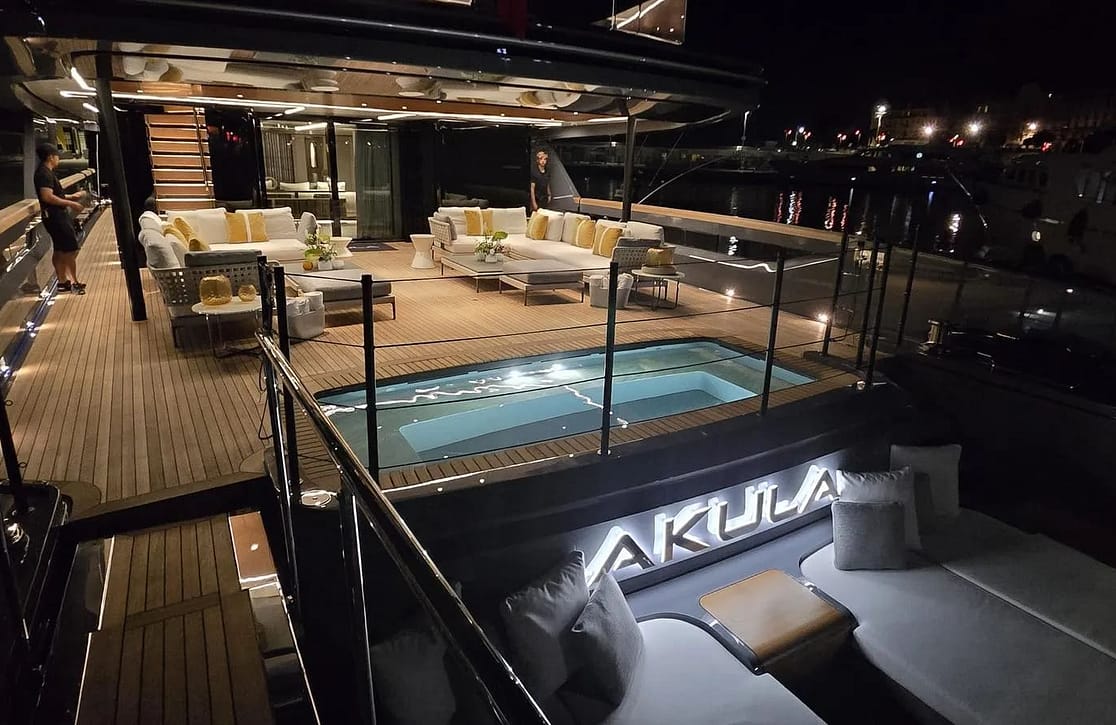An image of Akula yacht