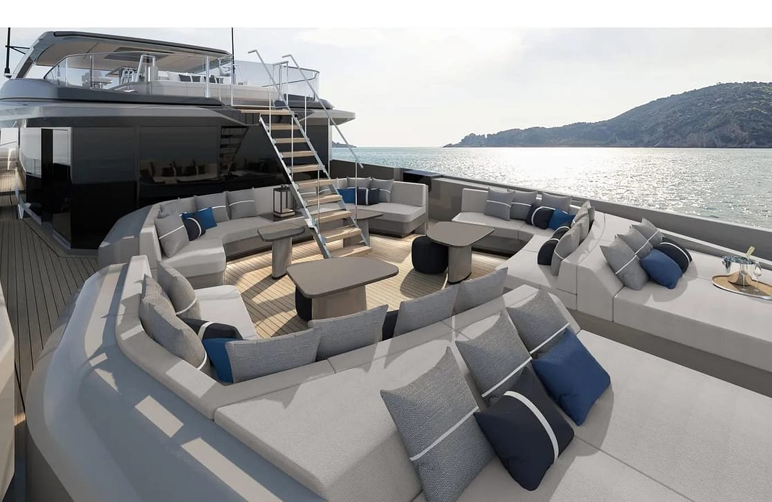 An image of Akula yacht