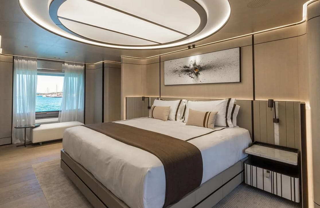 An image of Akula yacht