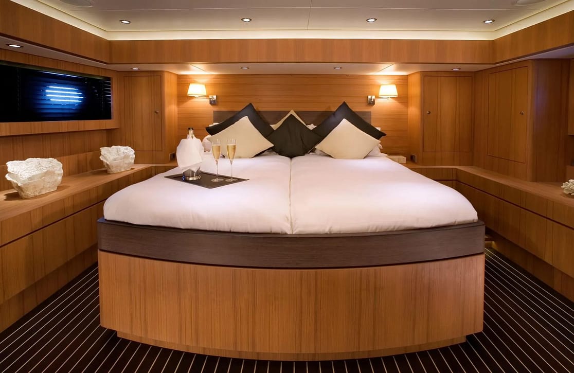 An image of Icarus yacht