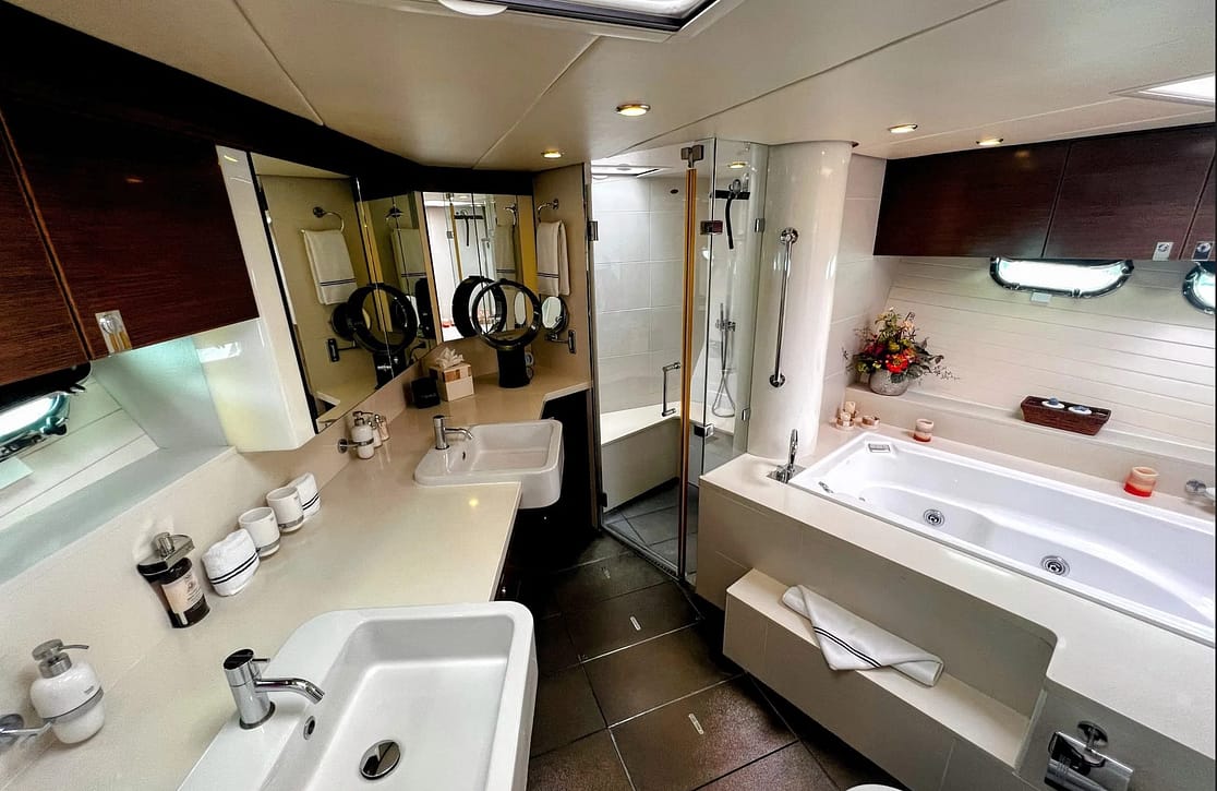 An image of Ammonite yacht