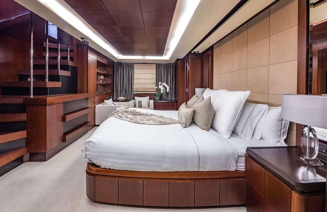 An image of Tail Lights yacht