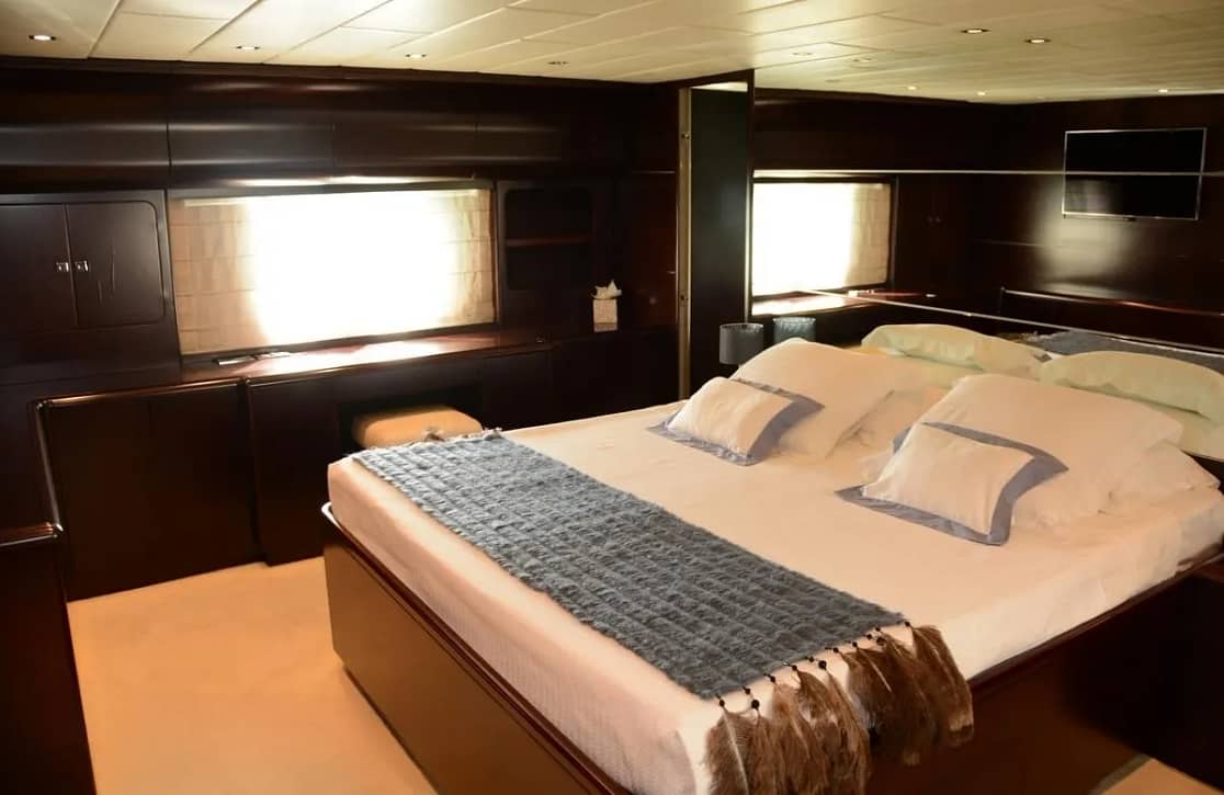 An image of Tender To yacht