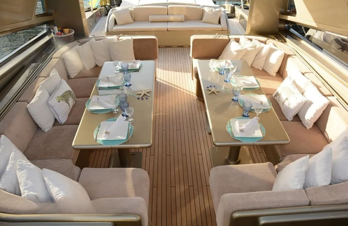 An image of Tender To yacht