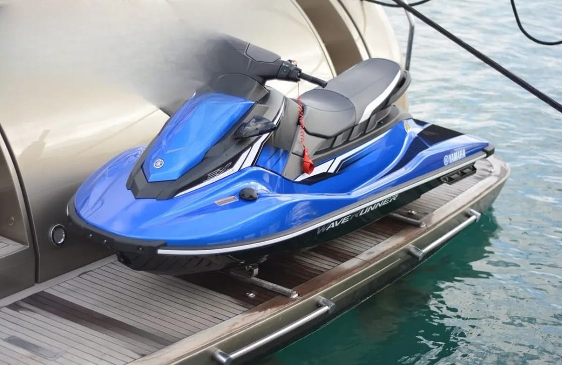 An image of Tender To yacht