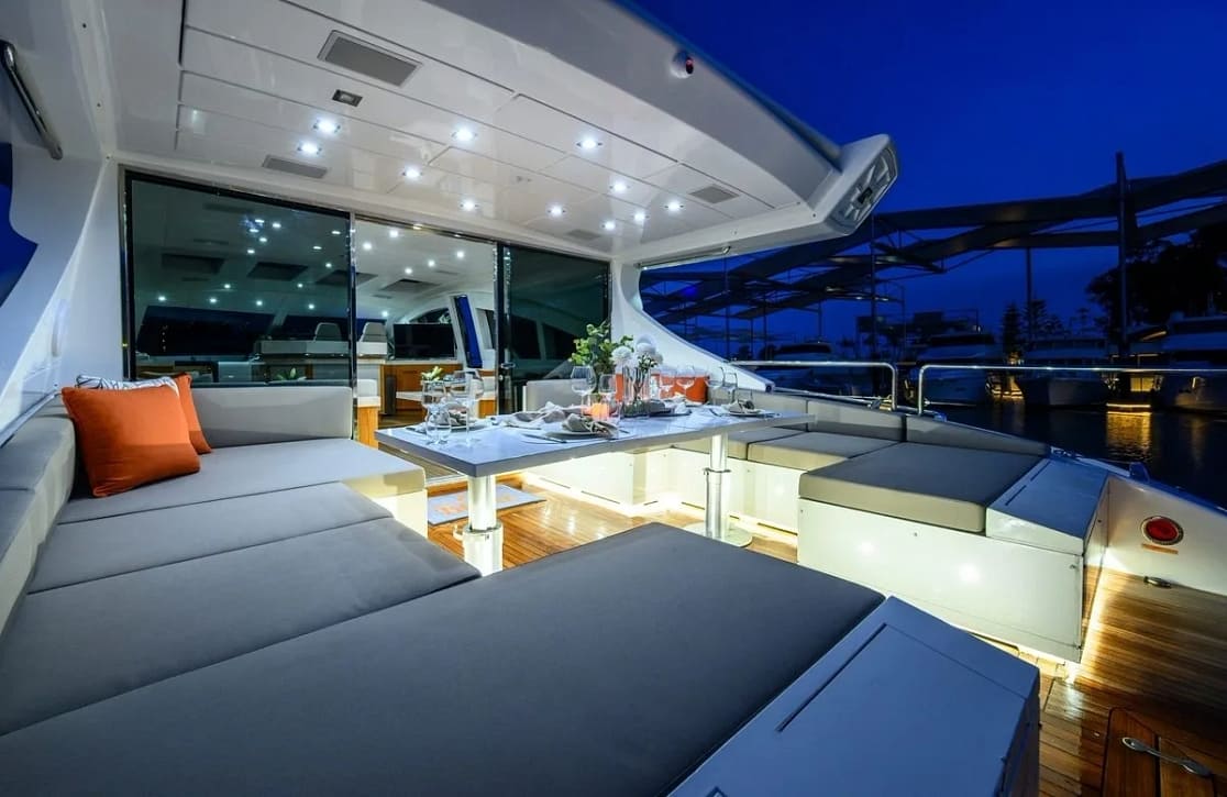 An image of Blanc yacht