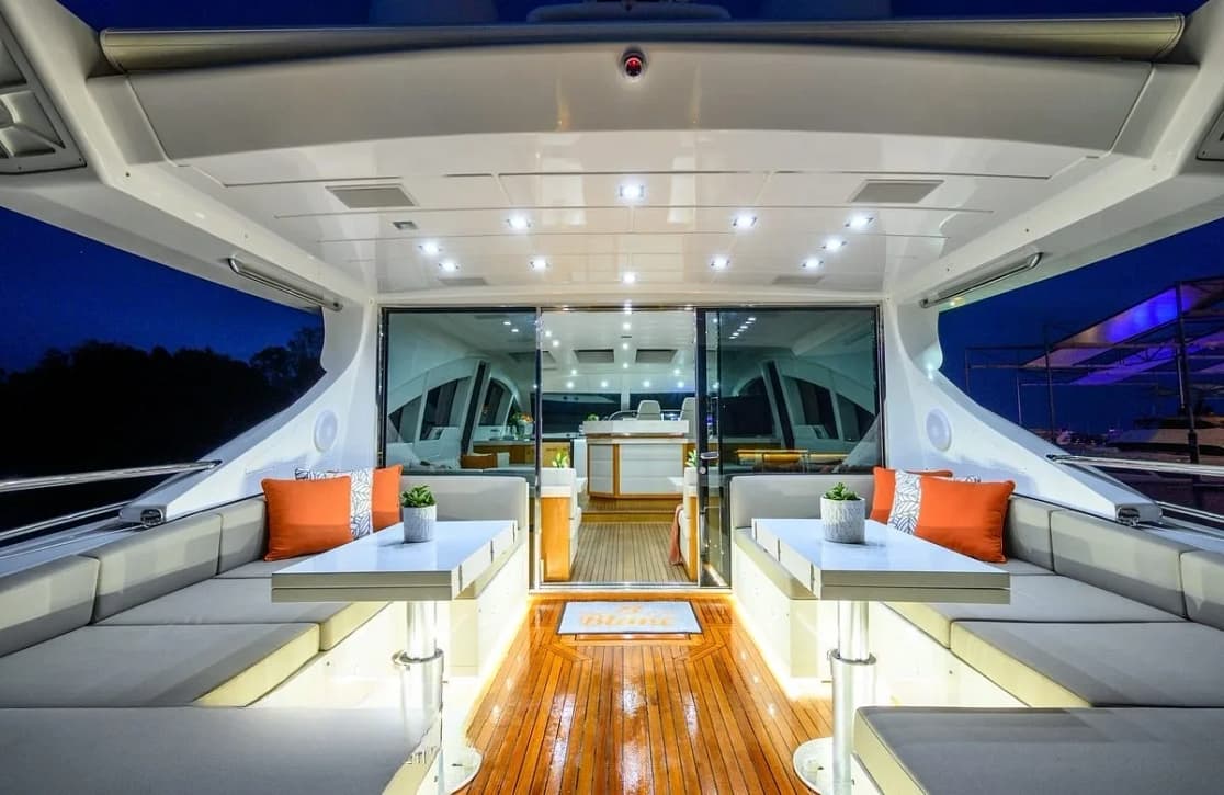 An image of Blanc yacht