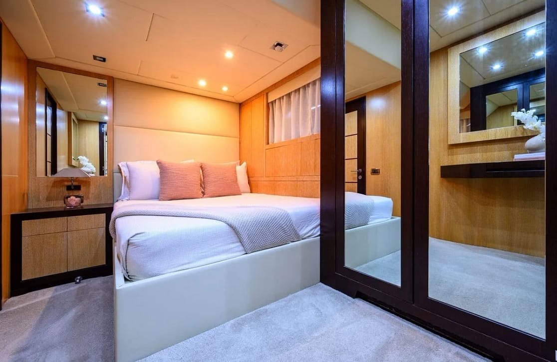 An image of Blanc yacht