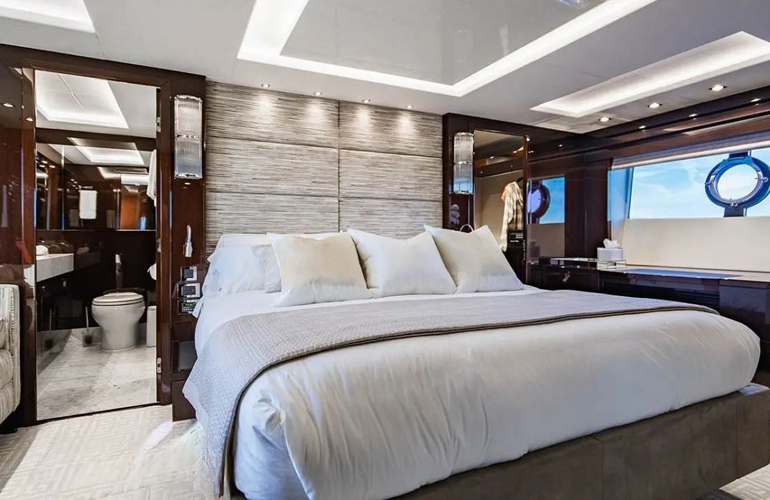 An image of Golden Ours yacht