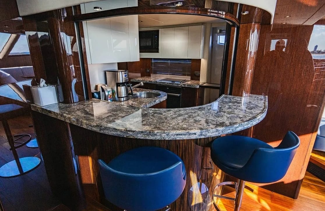 An image of Golden Ours yacht