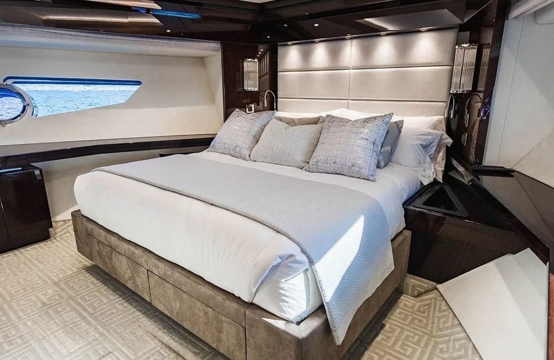 An image of Golden Ours yacht
