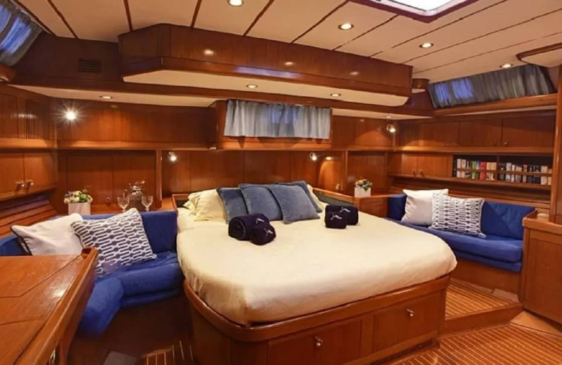 An image of Aquila yacht