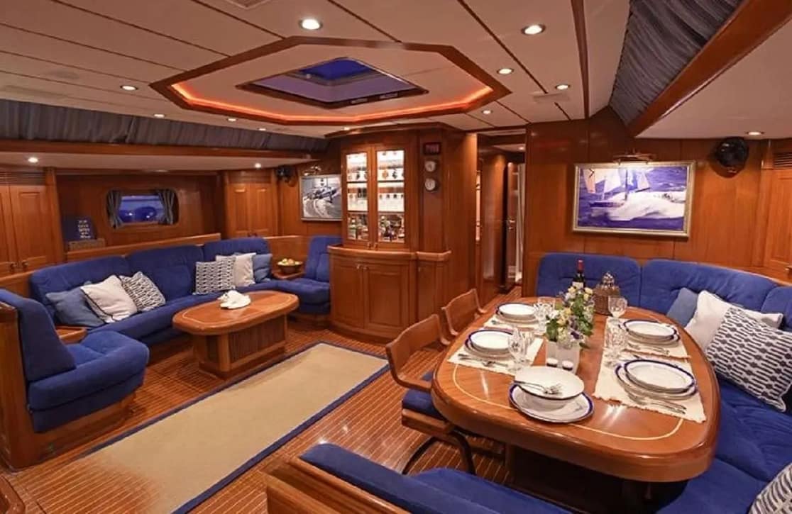 An image of Aquila yacht