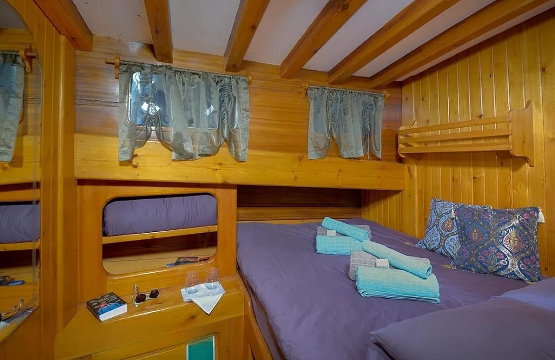 An image of La Reine yacht