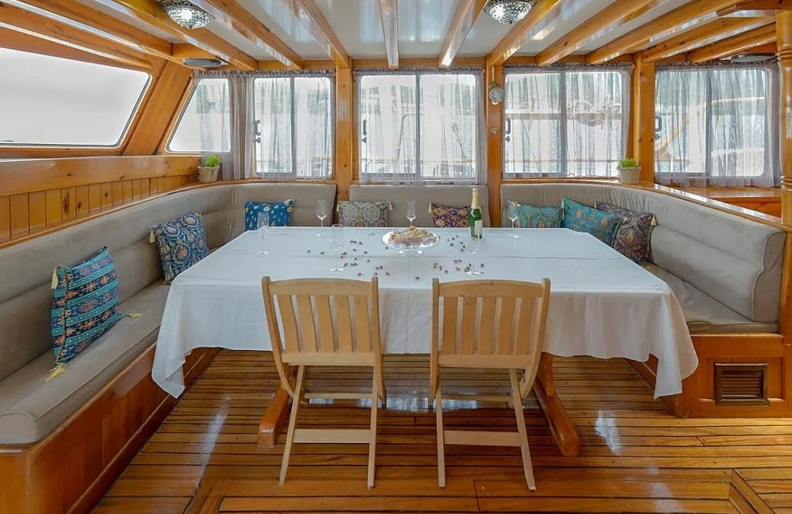 An image of La Reine yacht