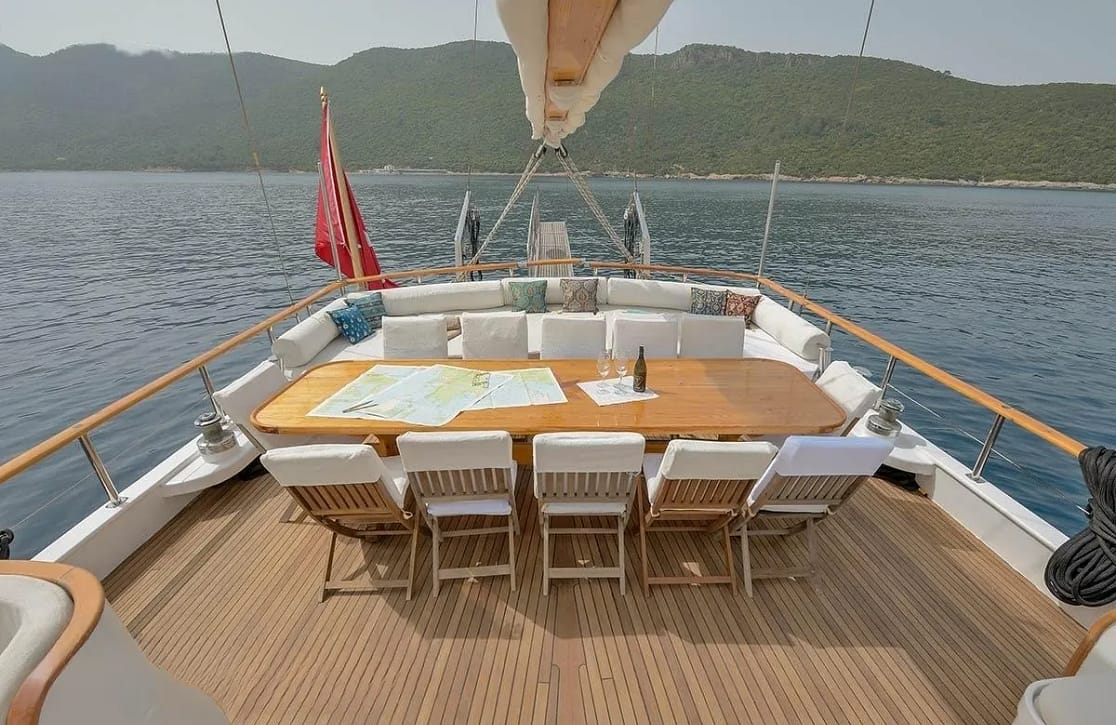 An image of La Reine yacht