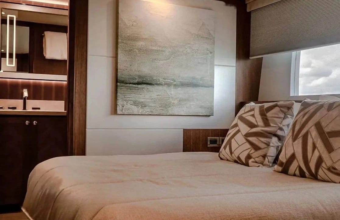 An image of Iridescence yacht