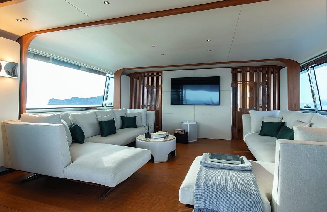 An image of Legend yacht