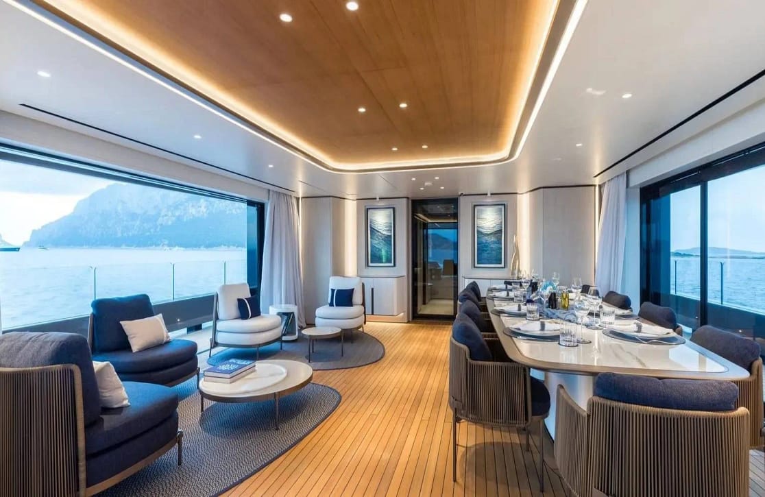 An image of Akula yacht