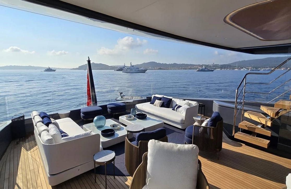 An image of Akula yacht