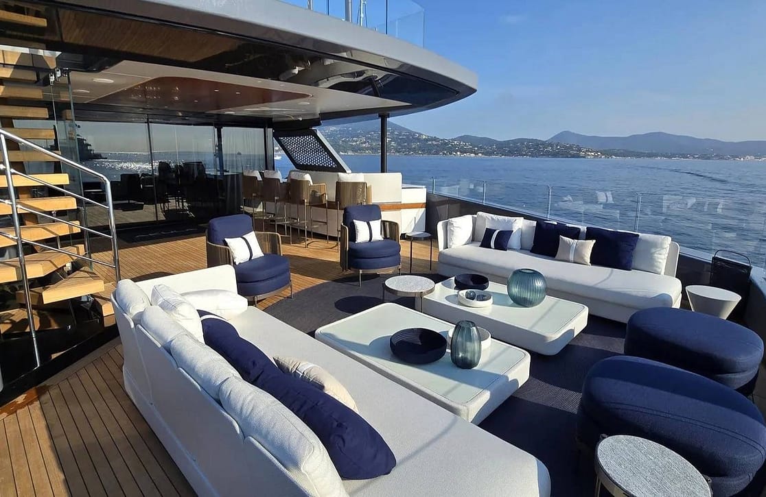 An image of Akula yacht