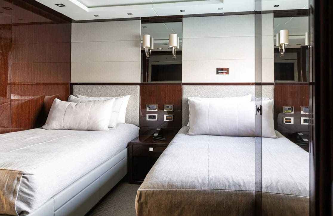 An image of Legende yacht
