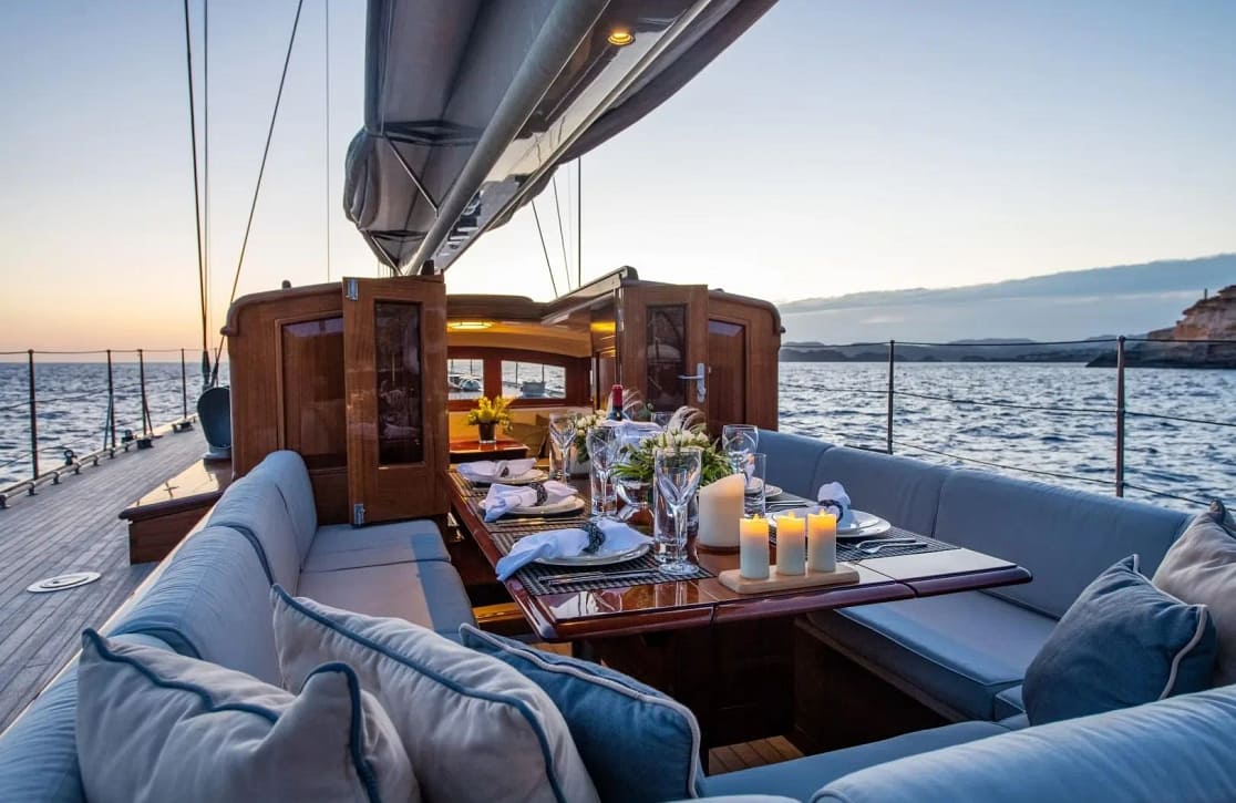 An image of Rainbow yacht