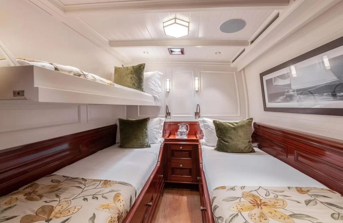 An image of Rainbow yacht