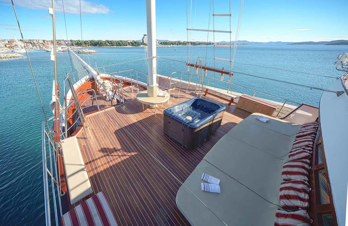 An image of Cesarica yacht