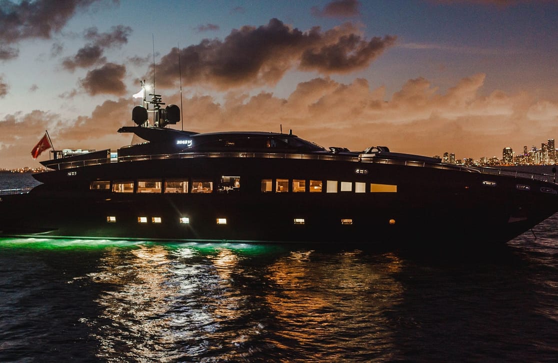 An image of Aquila yacht