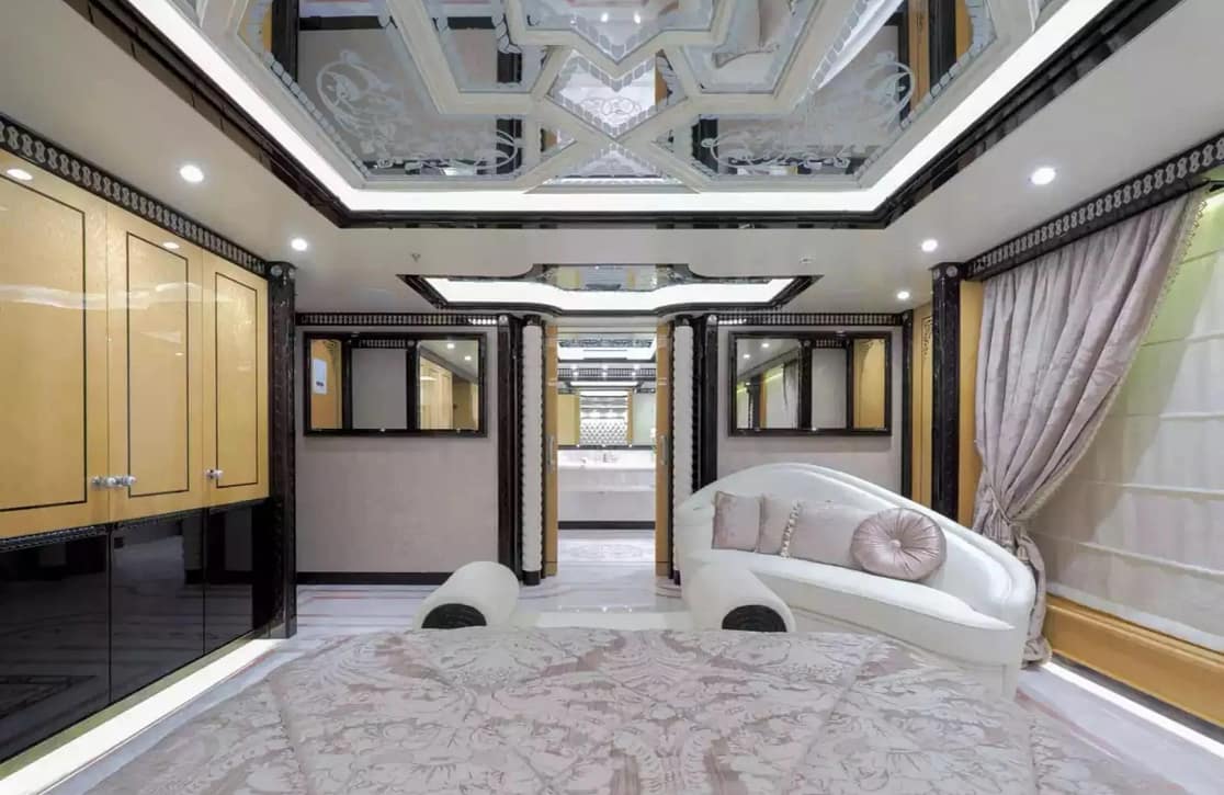 An image of Elements yacht