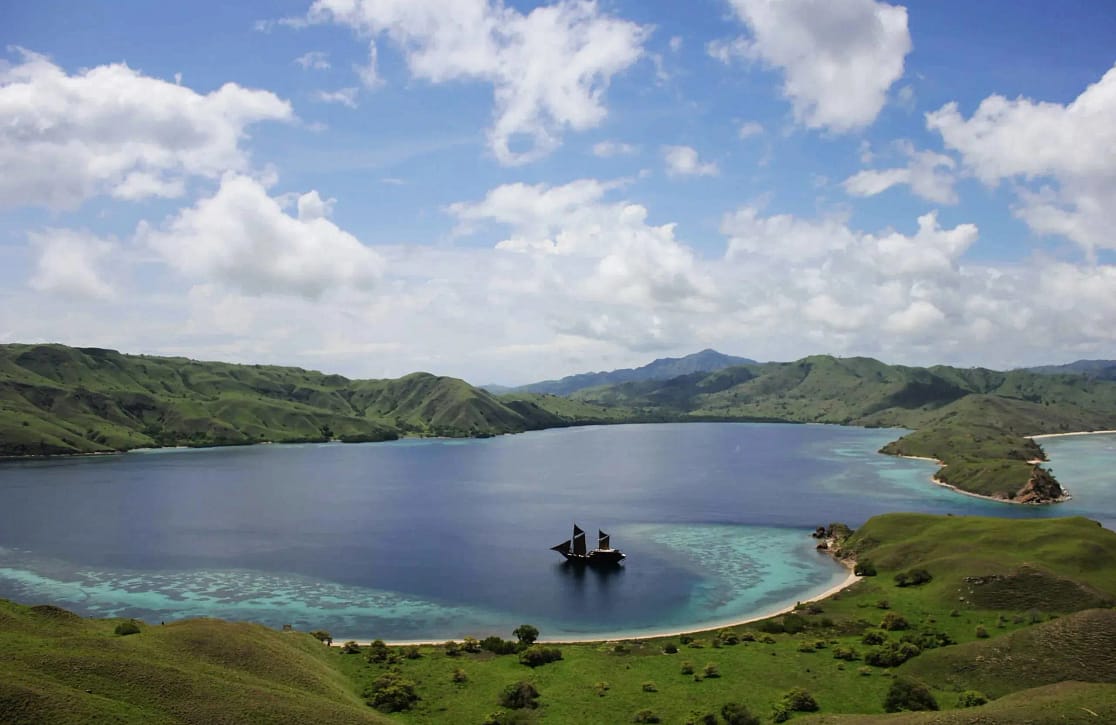 An image of Alila Purnama yacht