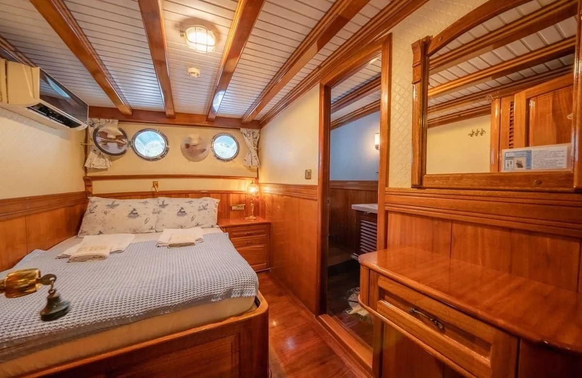 An image of Admiral yacht