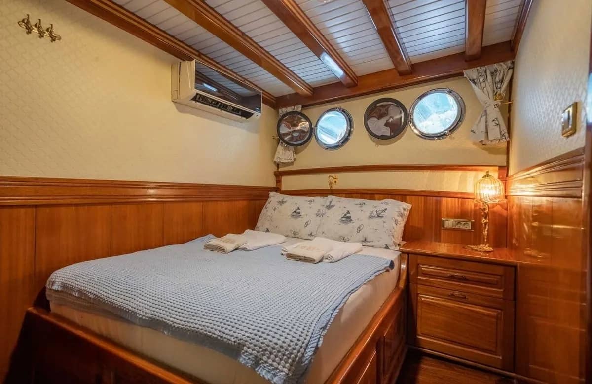 An image of Admiral yacht