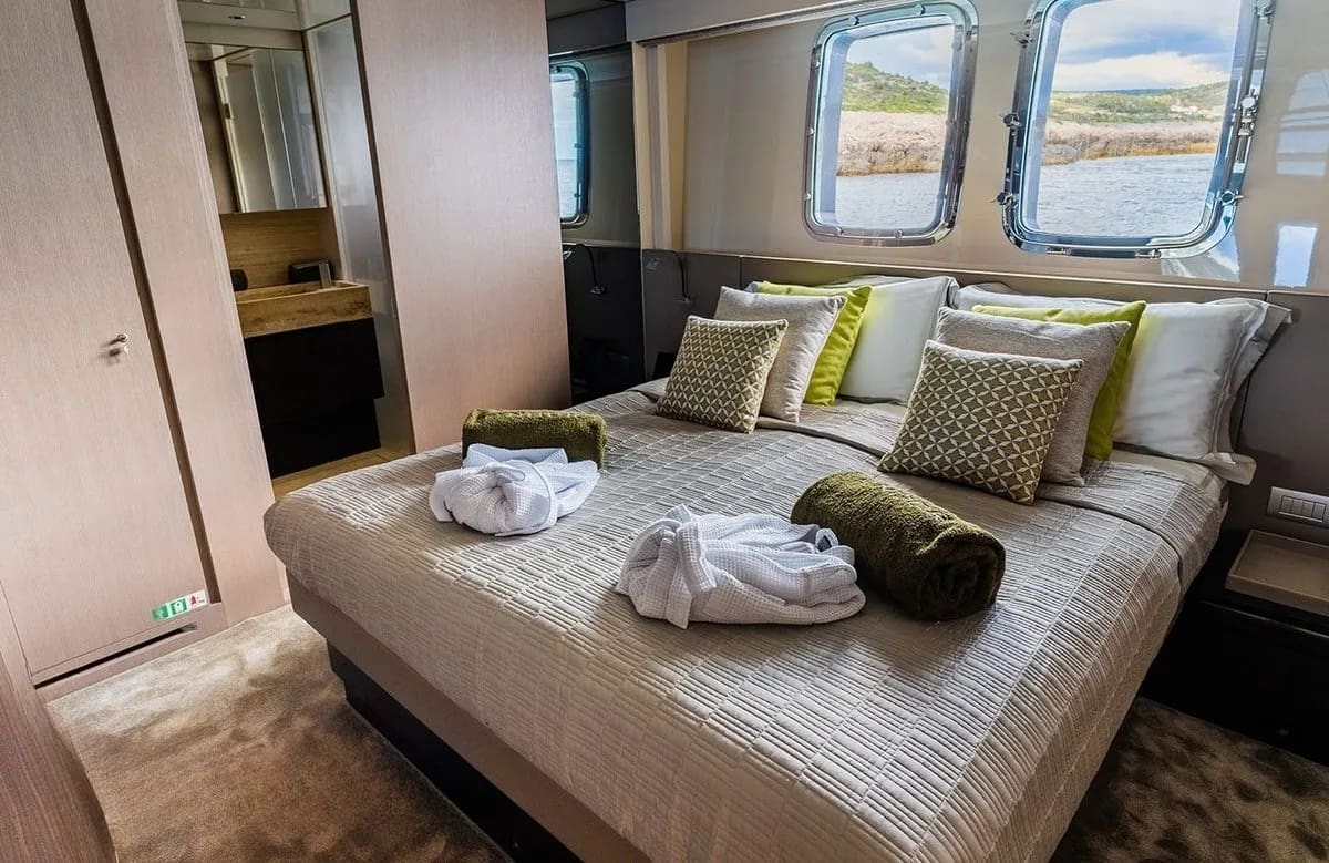 A preview of interior Bedroom cabin