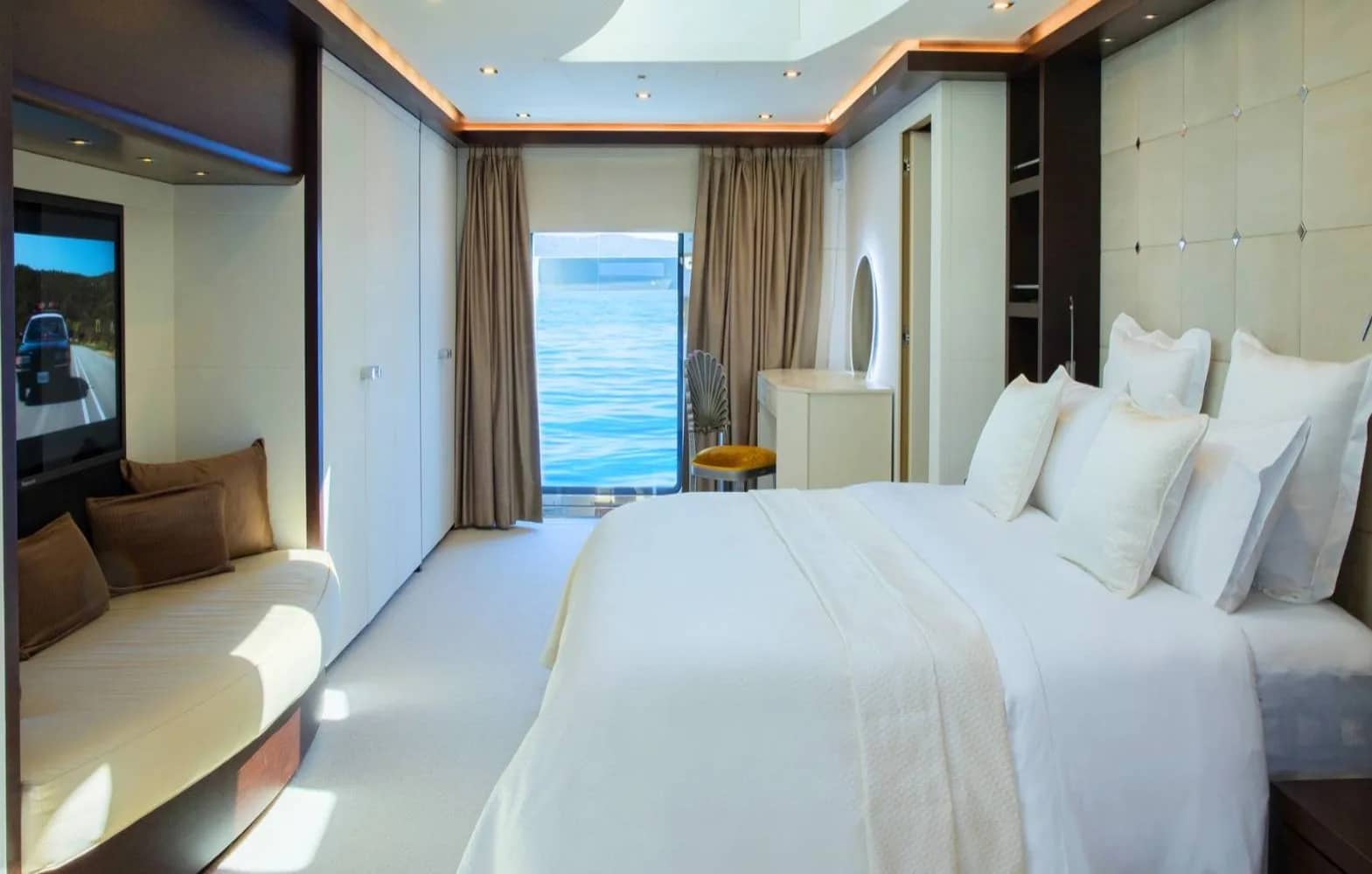 A preview of interior Bedroom cabin