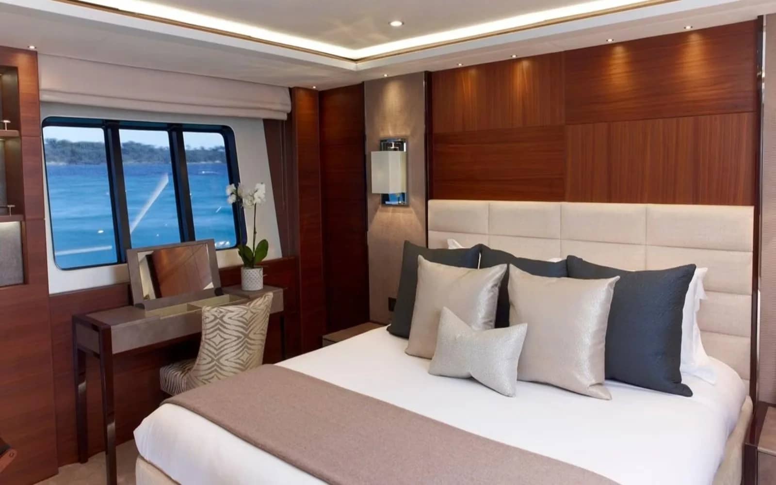 A preview of interior Bedroom cabin