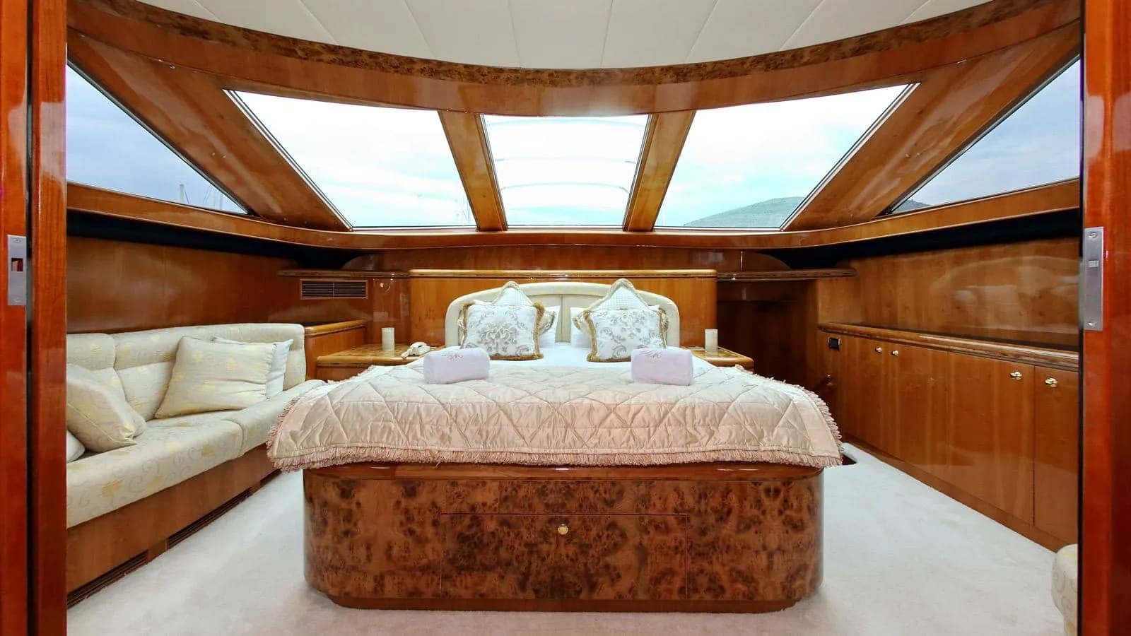 A preview of interior Bedroom cabin
