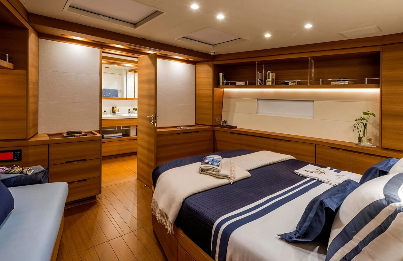 A preview of interior Bedroom cabin