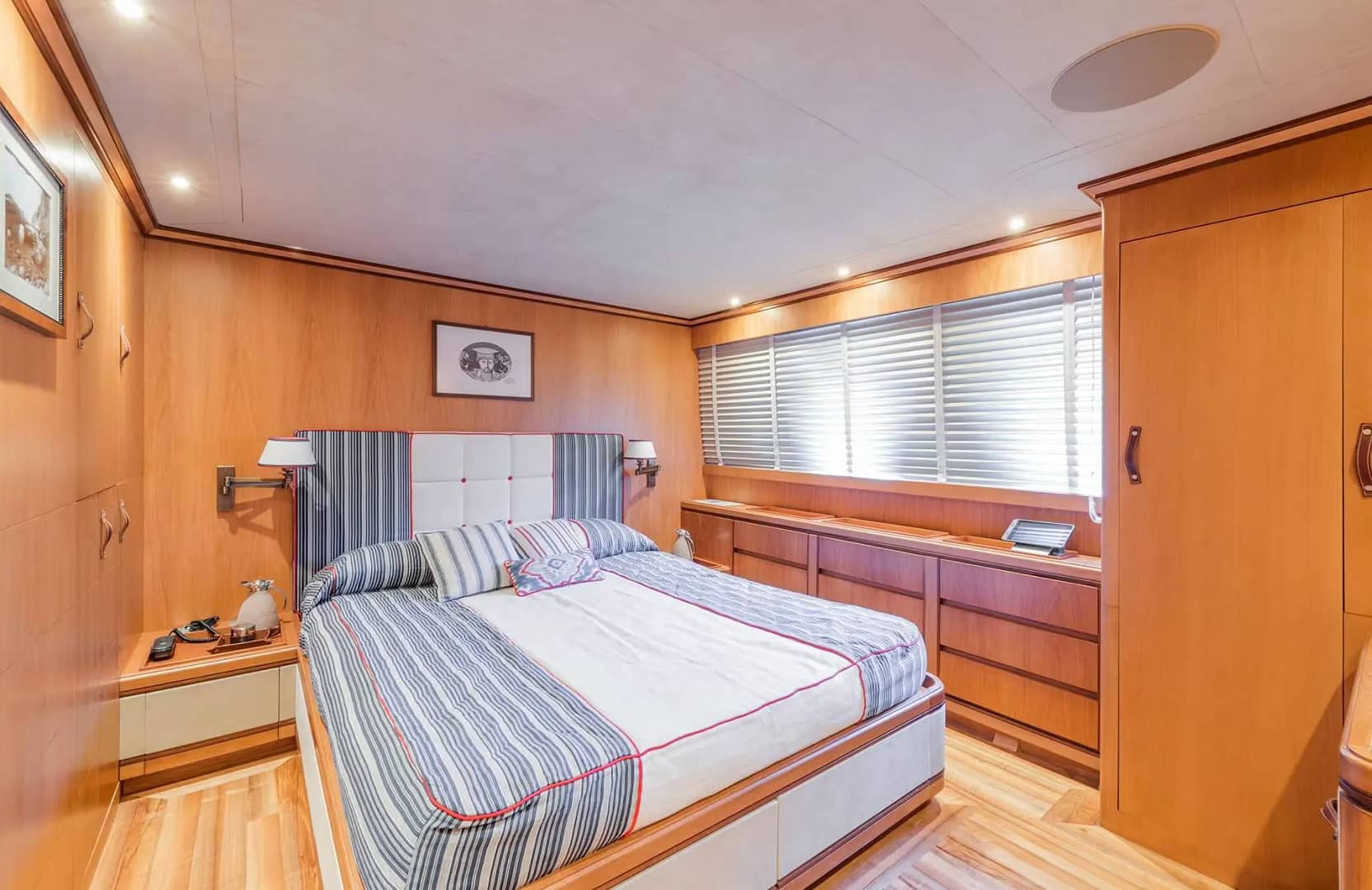 A preview of interior Bedroom cabin