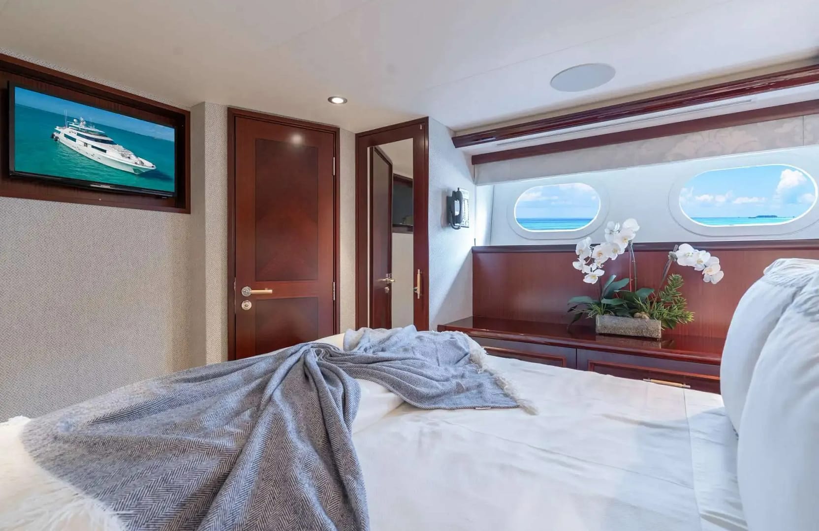 A preview of interior Bedroom cabin