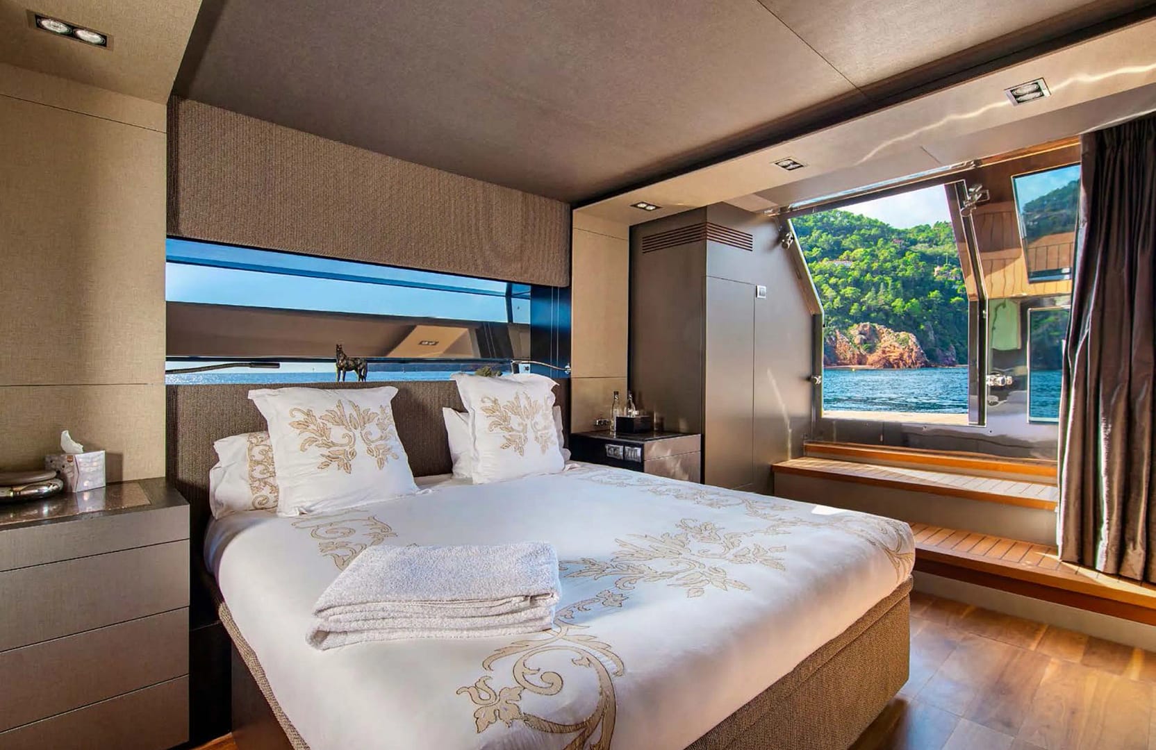 A preview of interior Bedroom cabin