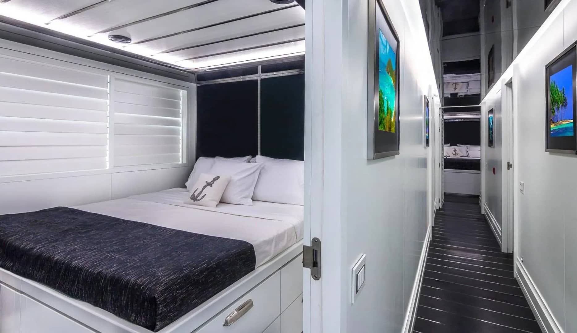 A preview of interior Bedroom cabin