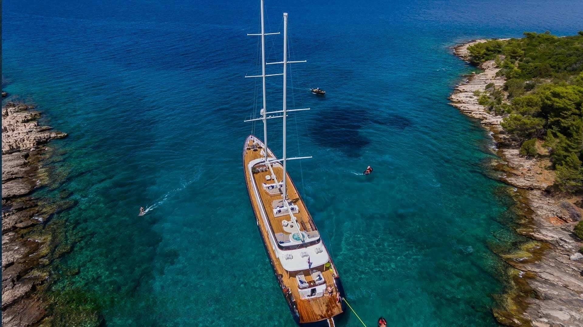 An image of Clase Azul yacht