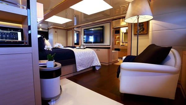 An image of 2 Ladies yacht