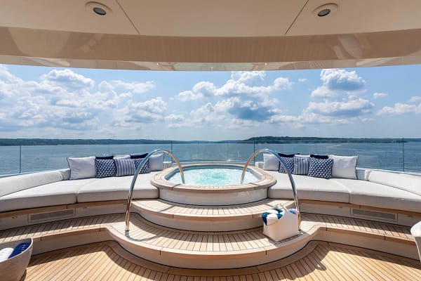 An image of Lunasea yacht