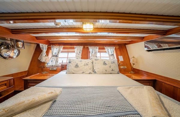 An image of Admiral yacht