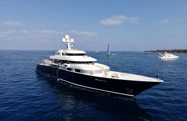 An image of Cocoa Bean yacht