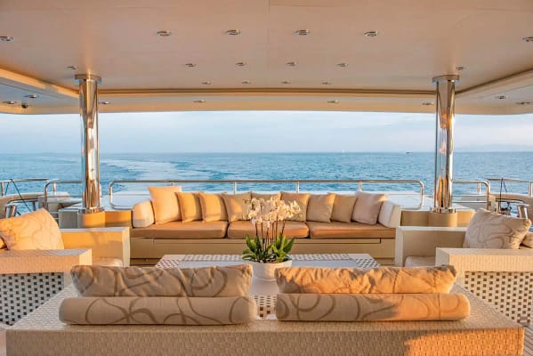 An image of Light Holic yacht